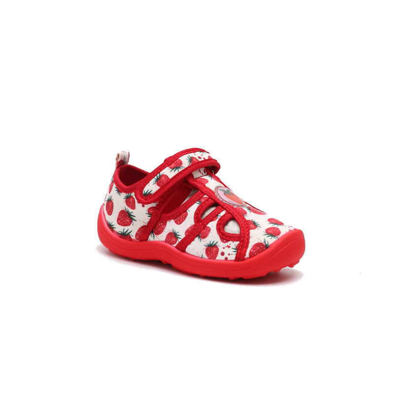 Comfortable children's canvas shoes