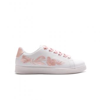 Versatile embroidered small white shoes